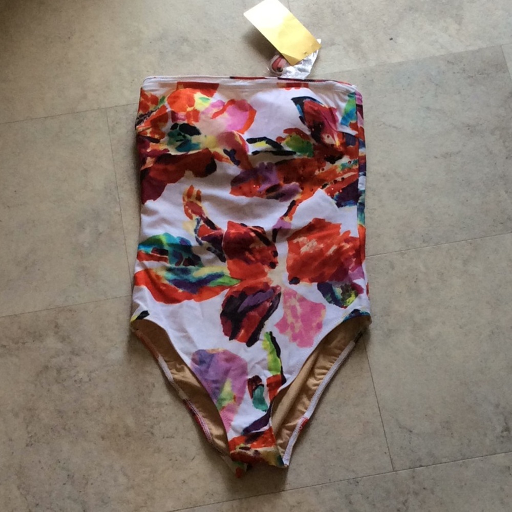 Gorgeous Gottex One Piece Swimsuit - Picture 2 of 8